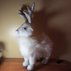 plush 2019 trov white and silver reindeer retired (W4216)